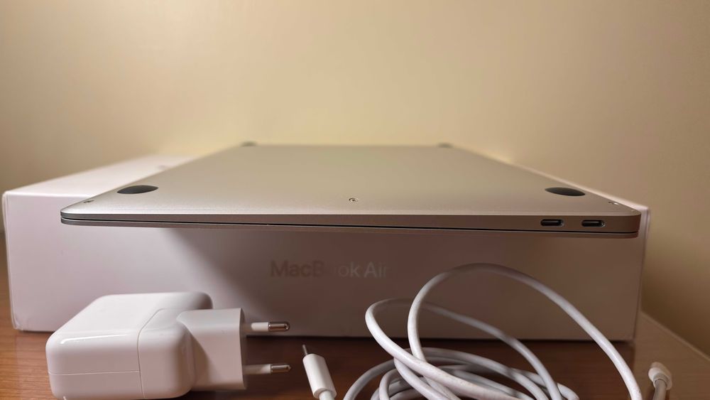 MacBook Air 13” M1 8GB 256GB | Teclado Layout Alemão