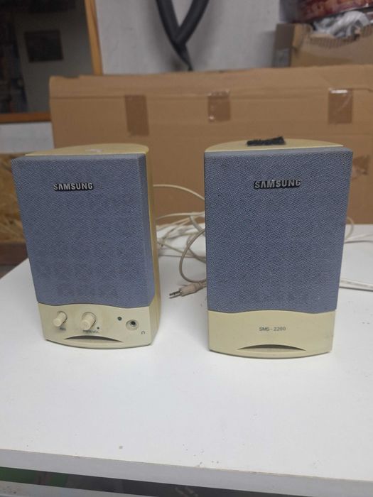 Glośniki do komputera  firmy Samsung.