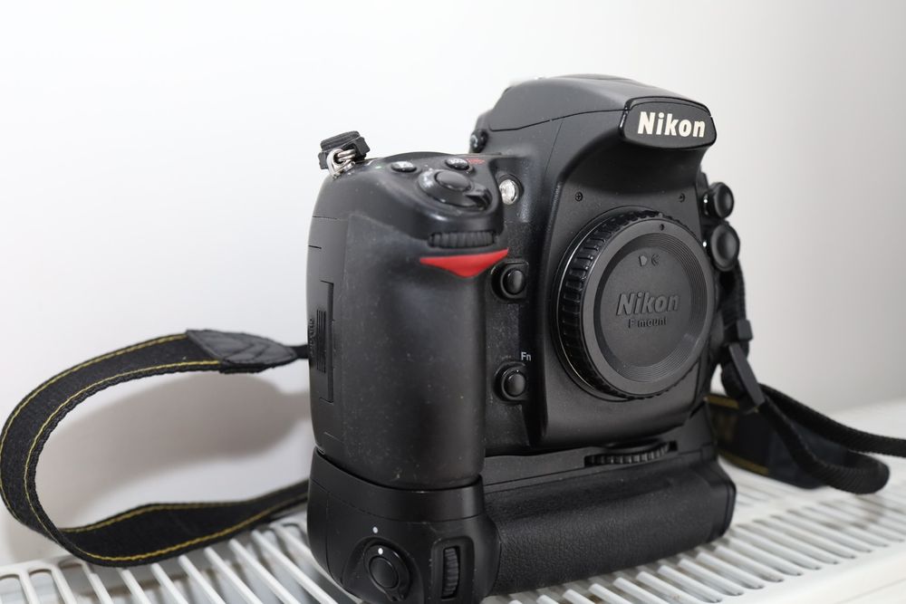 Nikon D700 + бустер+4акб+коробка та зарядне...