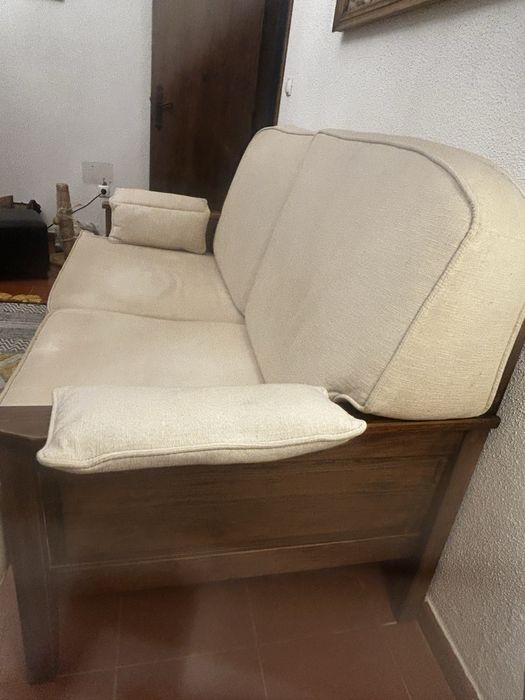 Sofá de madeira antigo