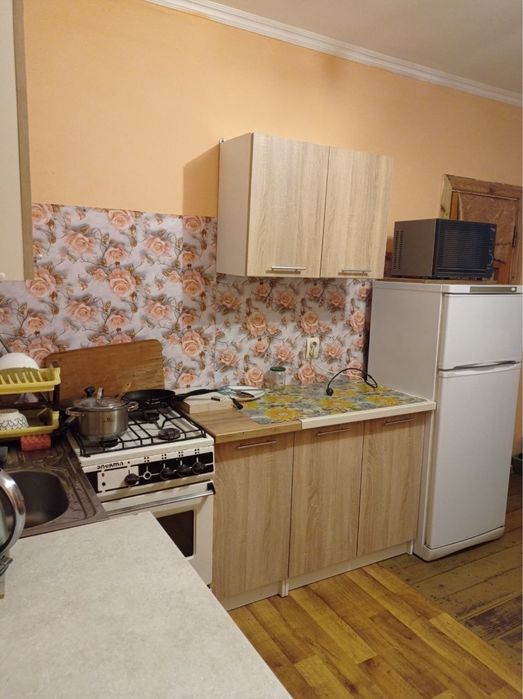 Ліжкомісце в кімнаті