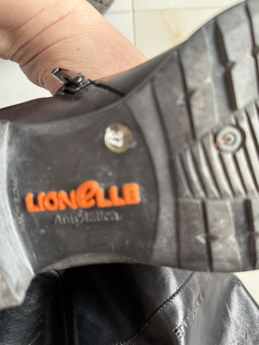Чоботи жіночі Lionelle в чудовому стані