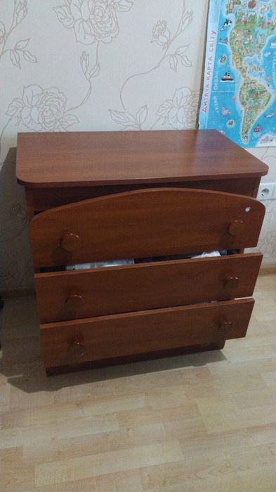 Ліжко дитяче та комод