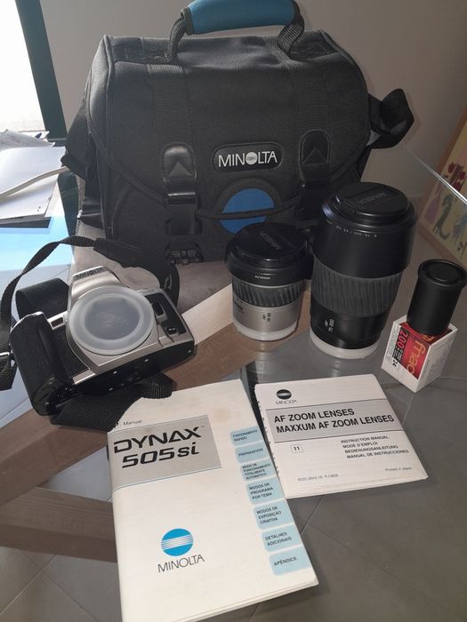 máquina fotográfica Minolta Dynax 505si de rolo com duas objetivas