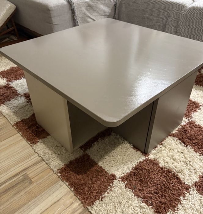 Stolik kawowy szary z wysuwanymi szufladami