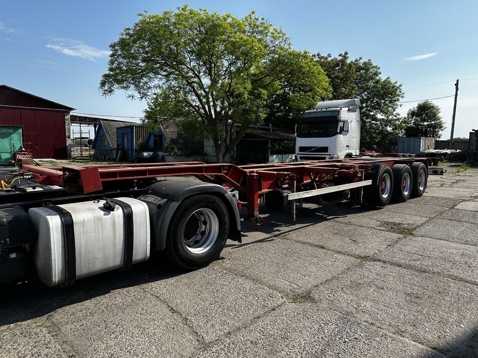 Полуприцеп-контейнеровоз Novatrail