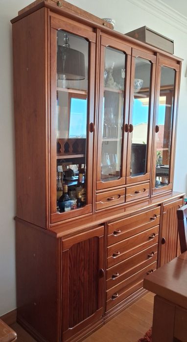 Conjunto móveis sala: Aparador e Louceiro.