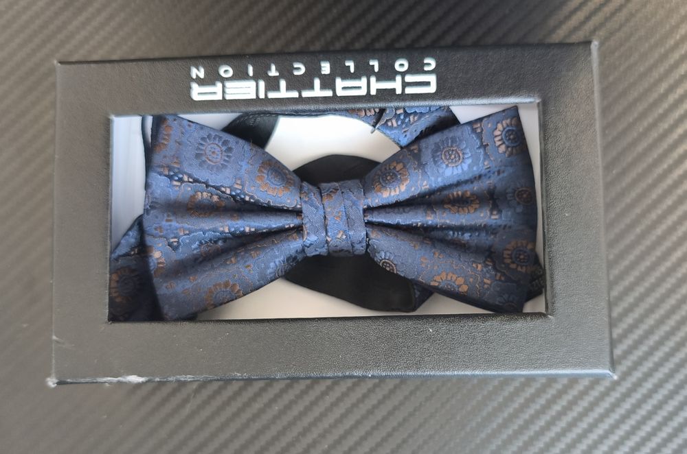 Mucha muszka do garnituru