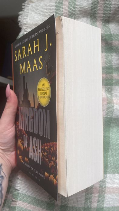 Kingdom of Ash (EN) – Sarah J. Maas – lombada laranja – como novo