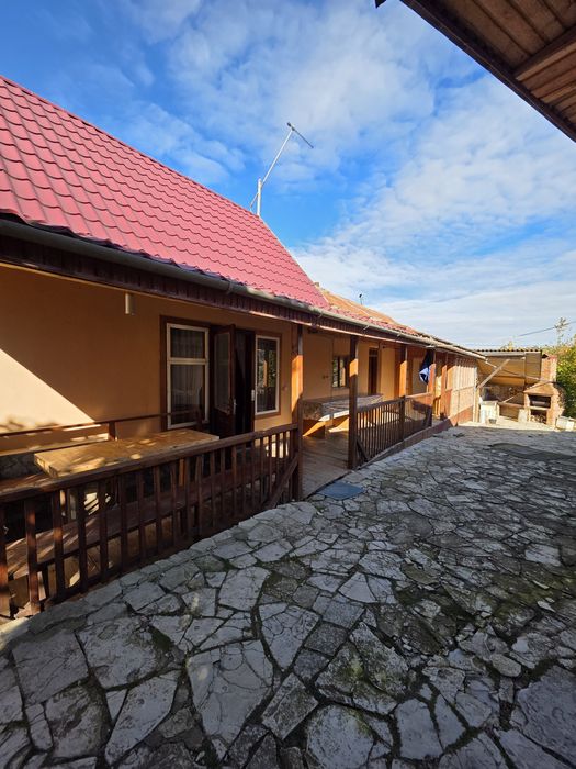 Продається гарний маєток біля Дністра