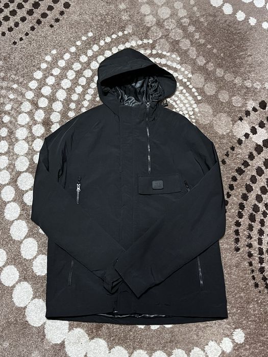 Черная ветровка водоотталкивающая