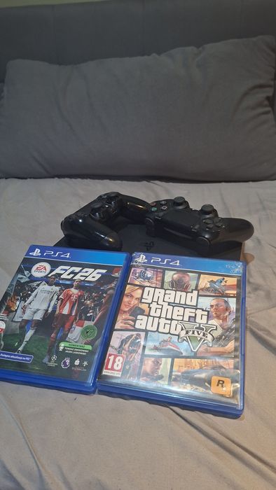 Konsola PlayStation 4