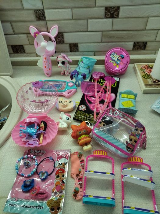 Іграшки для дівчинки