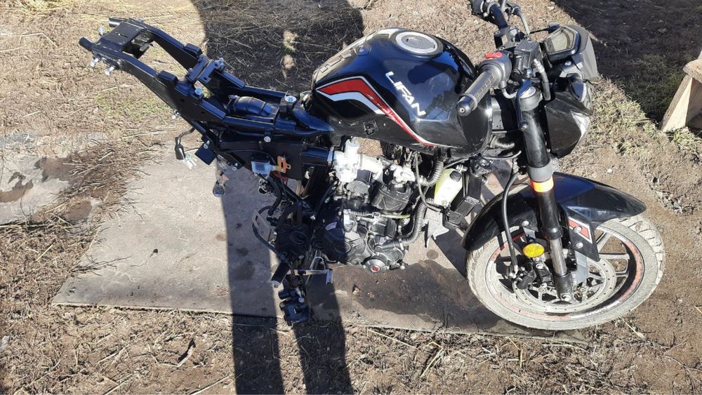 Розборка Lifan sr 220 є сірий боковий пластик