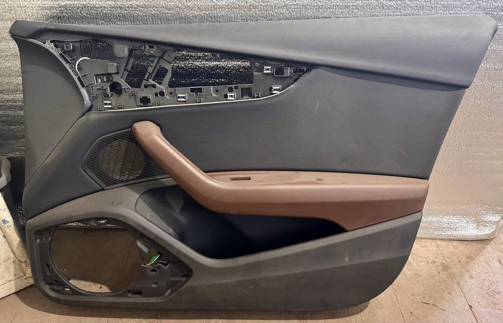 Карта дверей передньої правої ДЛЯ A4 (Б9) Б/У