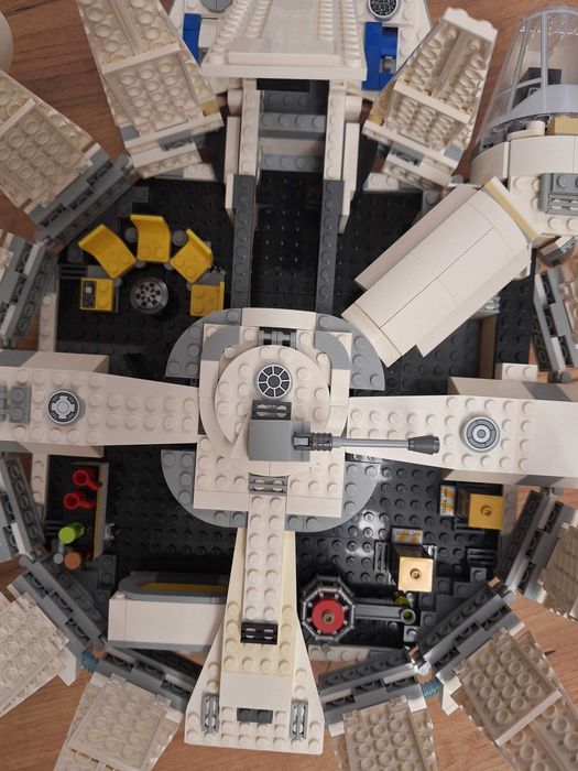 LEGO 75212 Star Wars - Sokół Millennium