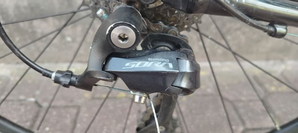 Cannondale CAAD Optimo 175 cm z aluminiową ramą i karbonowym widelcem osprzęt shimano