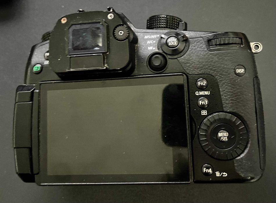 Panasonic Lumix DC-GH5 (Corpo) - 20.3MP - Ligação com dummy