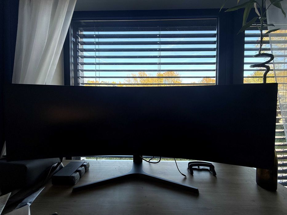 Monitor Samsung C49RG90SSRX 49” QLED – 120Hz, stan bardzo dobry