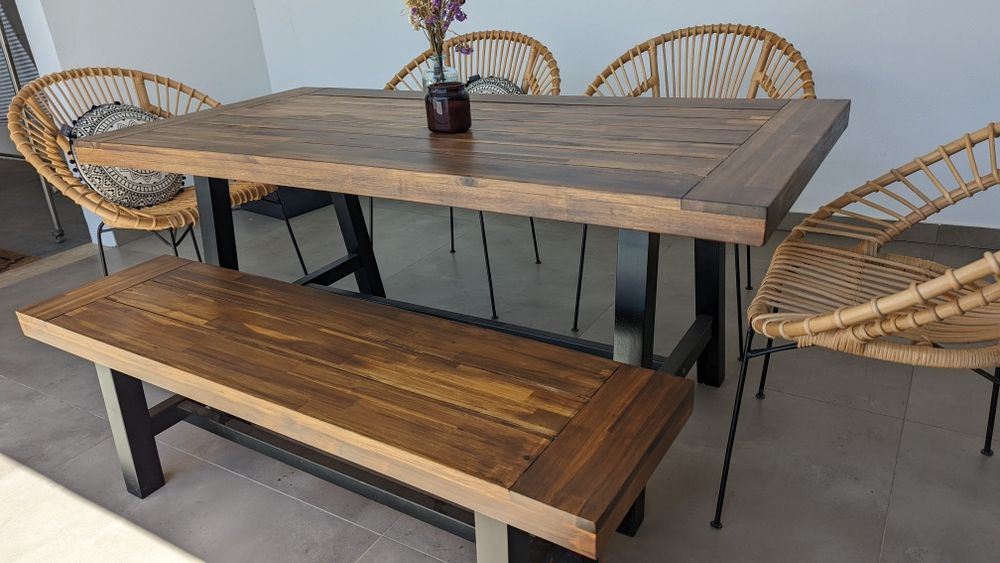 Conjunto Mesa + banco de interior/exterior para 6 pessoas