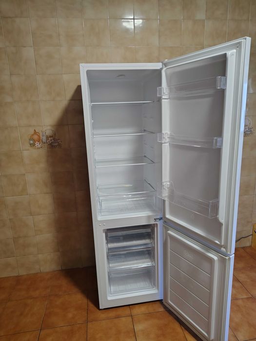 Frigorífico combinado kunft kc9113 180cm 262L