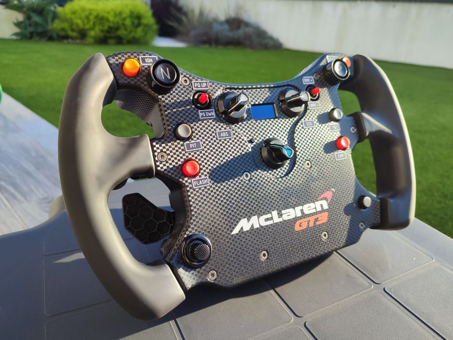 Volante Fanatec McLaren GT3 + QR2 metálico + Shifters Magnéticos DIY