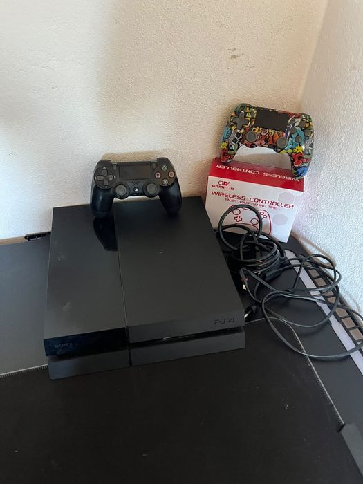 Vendo PS4 desbloqueada com muito urgente