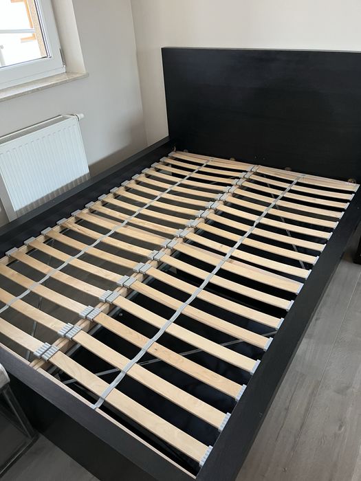 Łóżko ze stelażem