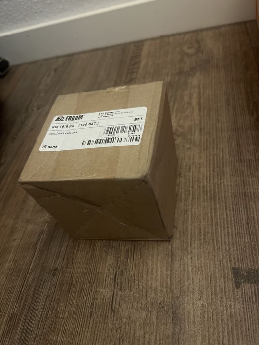 Końcówka oczkowa izolowana KOI 16/8 Ergom 100szt
