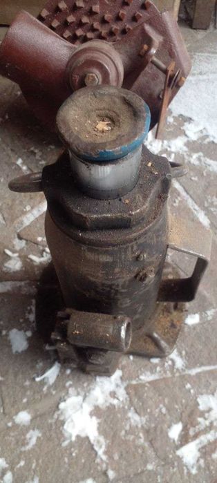 продам гидравлический домкрат