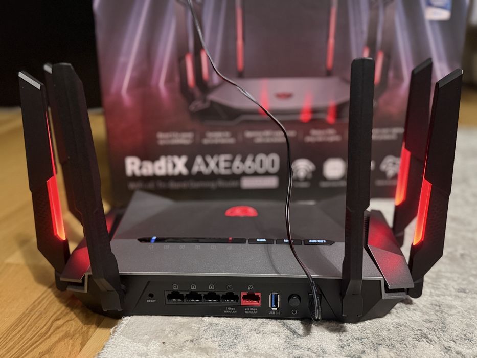 Роутер MSI Radix AXE6600 (GRAXE66) WiFi 6E, 6600 Мбіт/с
