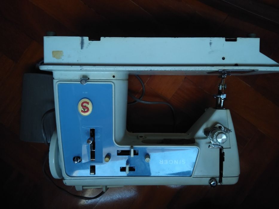 Máquina de costura Singer 612G antiga