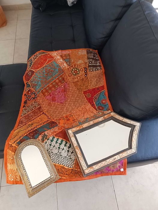 Vendo 2 espelhos marroquinos ofereço a toalha de mesa