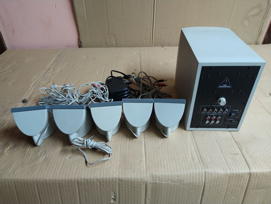 Sistema de som 5,1 com subwoofer