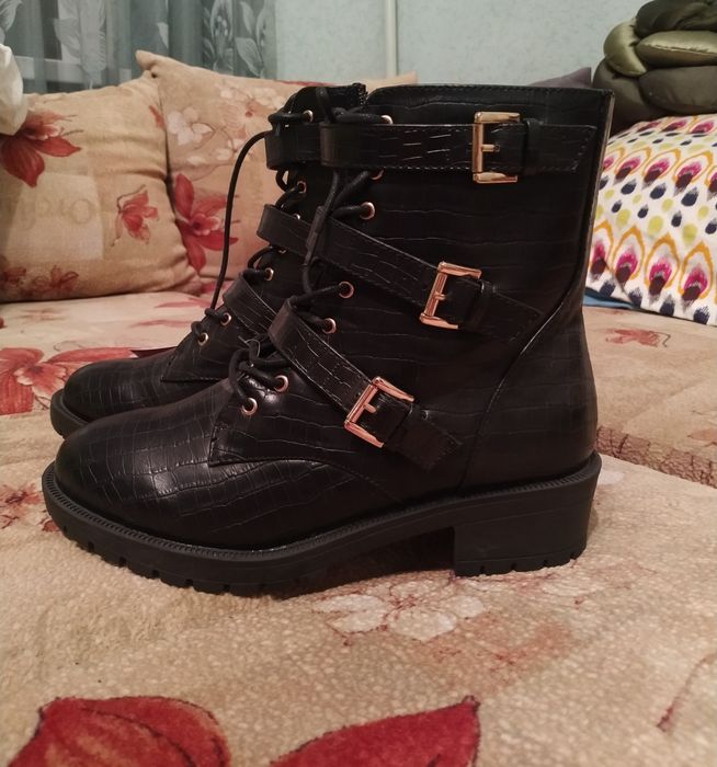 Ботинки, сапоги, сапожки, полуботинки.