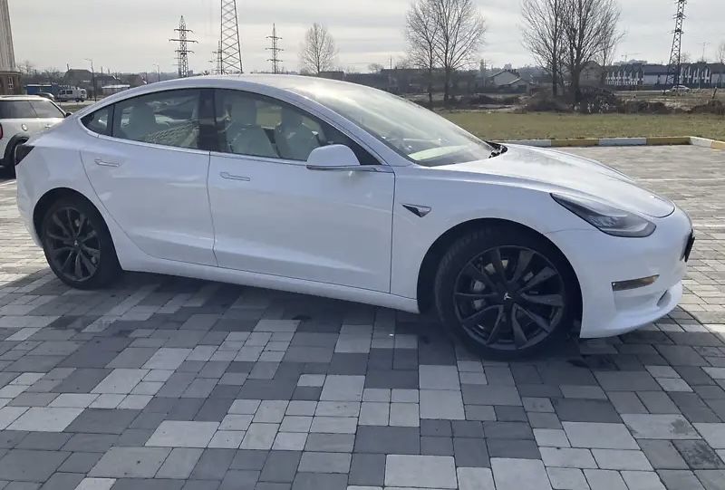 Продам TESLA 3 long range DUAL MOTOR 4x4