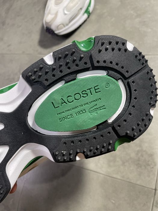 Кросівки від бренду Lacoste