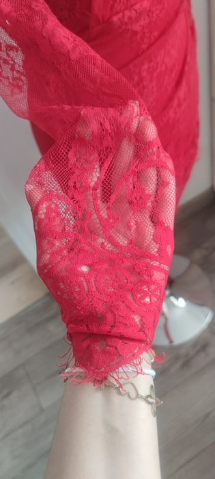 Czerwona sukienka koronka
