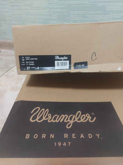 Продам жіночі зимові ботинки Wrangler(uggs)