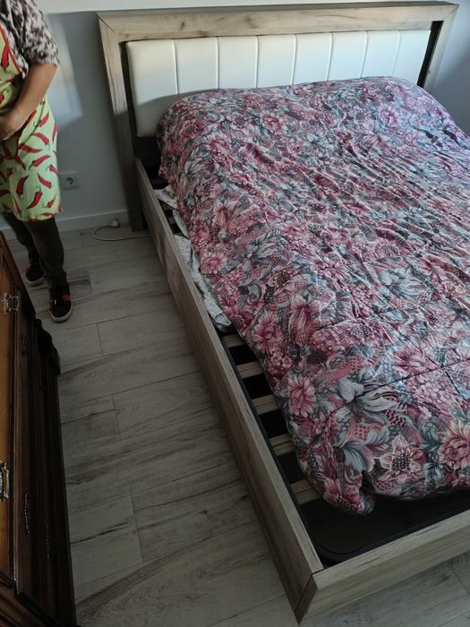 Cama 160x 200 com estrado