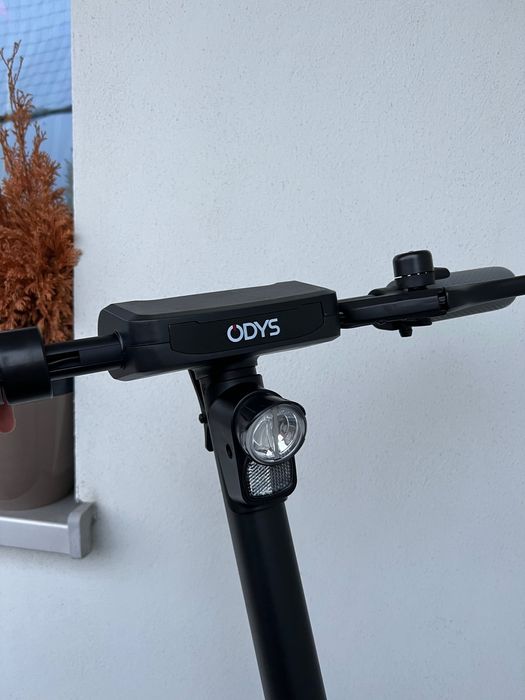 Hulajnoga elektryczna ODYS NEO E100 E-Scooter 10"  niemiecki producent