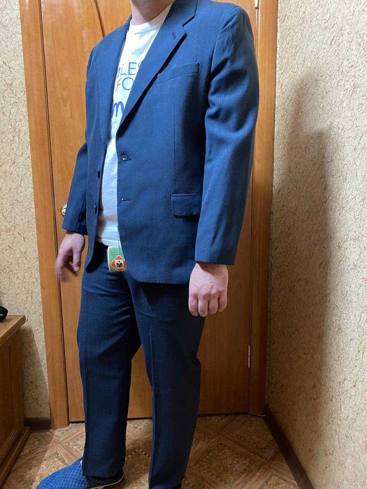 Продам новый шерстяной мужской костюм