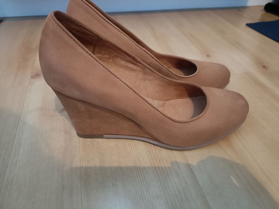 Buty na koturnie Wojas