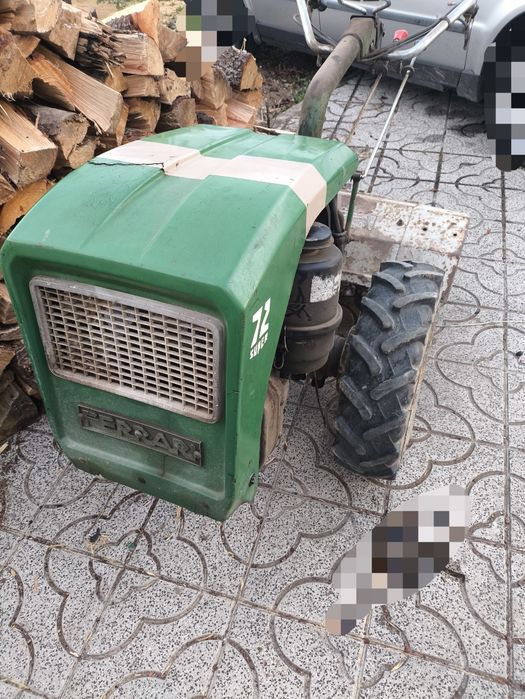 Motocultivador Ferrari com alfaias e atrelado