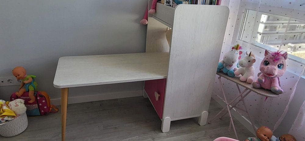 Secretária quarta criança