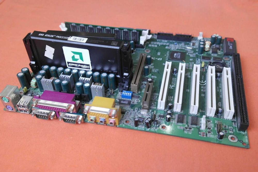 EPoX EP-7KXA Slot A + AMD Athlon 650MHz - комплект для коллекции