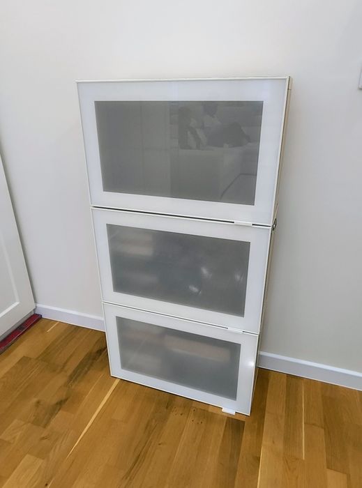 IKEA BESTA szafka wiszaca, szklany front, stan BDB, 60x38x22