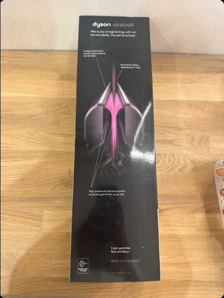 Zupełnie nowa prostownica do włosów AirStrait Prezent