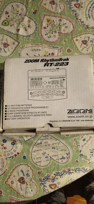 ZOOM RhythmTrak RT-223 – Caixa de Ritmos / Drum Machine