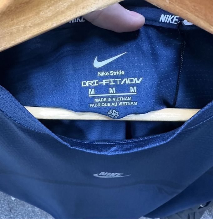 Футболка  Nike Air Max Dri- FIT ADV